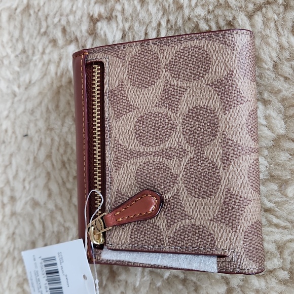 NWT Coach Colorblock Wyn Small Signature Leather Wallet 🤎🎁♥️ - Picture 6 of 16